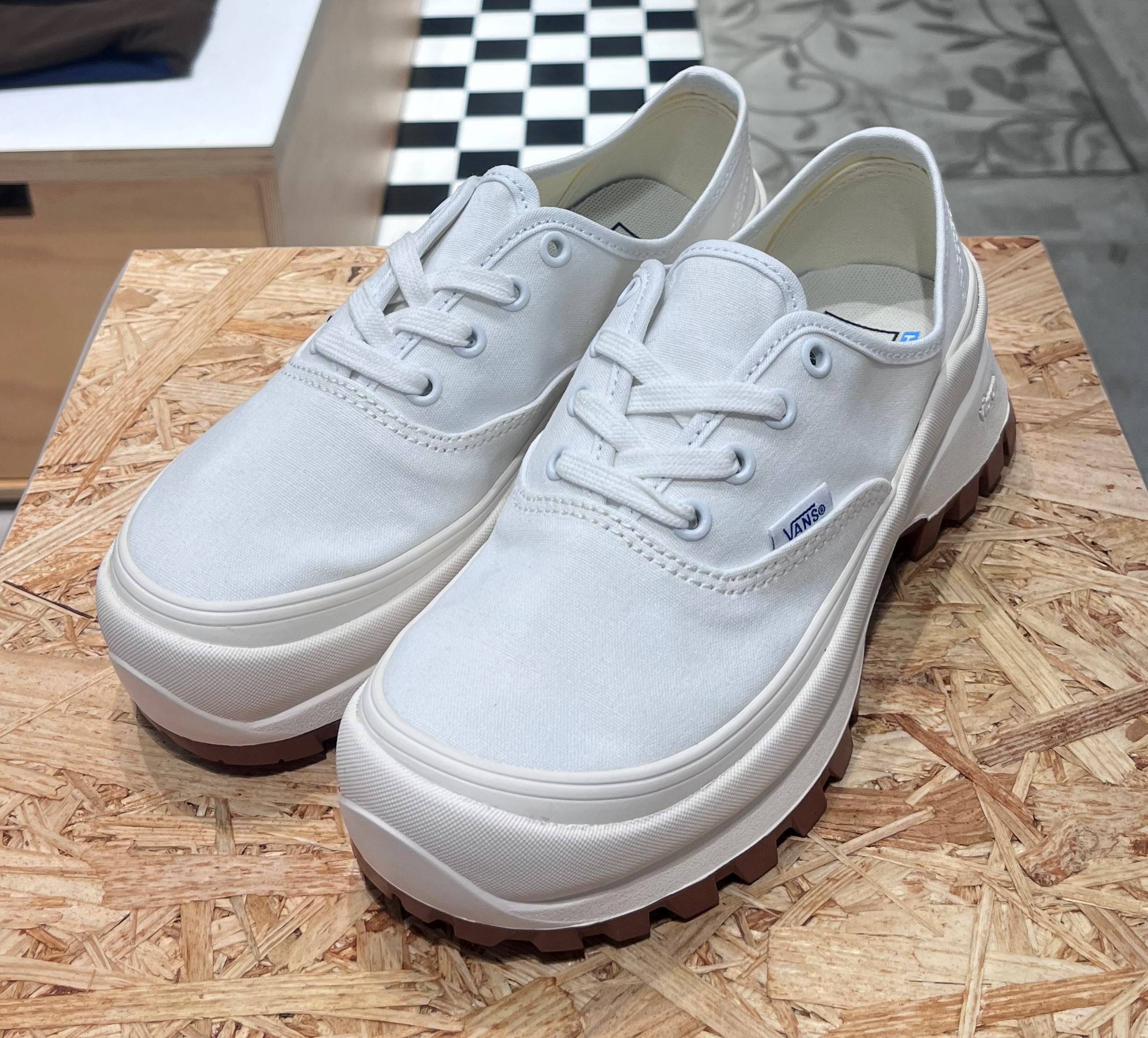 VANS ヴァンズ AUTHENTIC VIBRAM DX